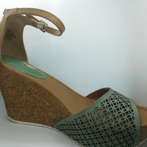 Kenneth cole ankle wedges 7